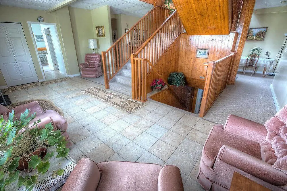 Villa Maria Country Inn Acheson Bed & Breakfast